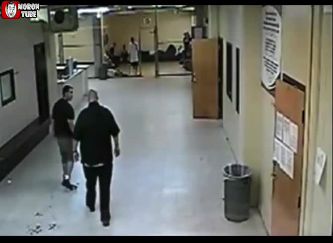 Video :A guard who severely struck an inmate was placed on probation for 18 months
